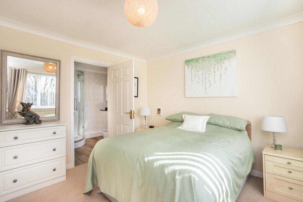 Principal bedroom