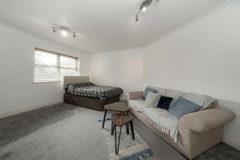 undefined, International Way, Sunbury-On-Thames TW16