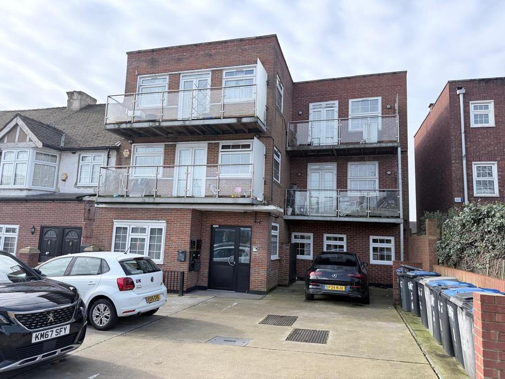 2 Bed Flat for sale