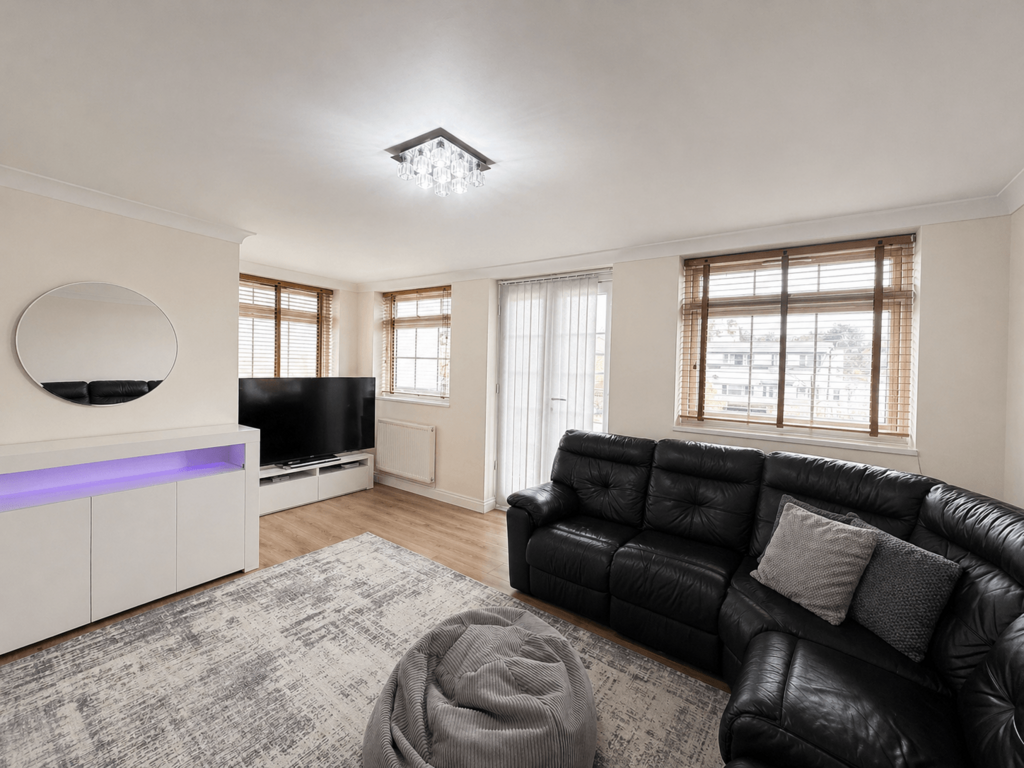 2 Bed Flat for sale
