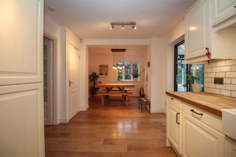 5 bedroom semi-detached house to rent, Kenilworth Avenue, Loughborough, LE11