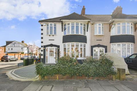 3 bedroom semi-detached house to rent, Stradbroke Grove, Ilford IG5