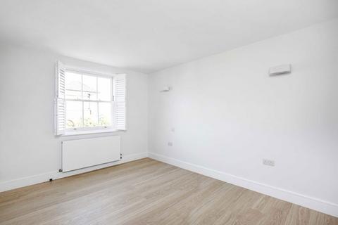 2 bedroom flat to rent, Tabor Grove, London SW19