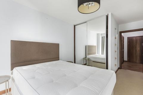 1 bedroom flat to rent, Bridges Court Road, London, SW11