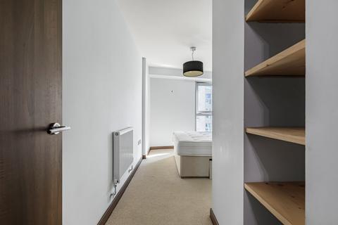 1 bedroom flat to rent, Bridges Court Road, London, SW11