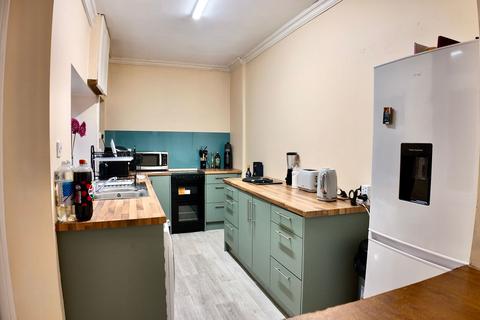 3 bedroom detached house for sale, Windsor Avenue, Newbridge, NP11
