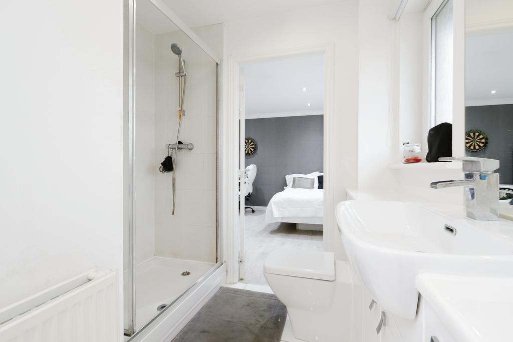 Jack &amp; Jill En-suite