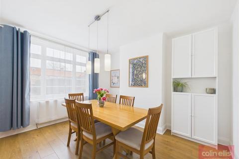 3 bedroom semi-detached house for sale, Newlands Park Drive, Scarborough