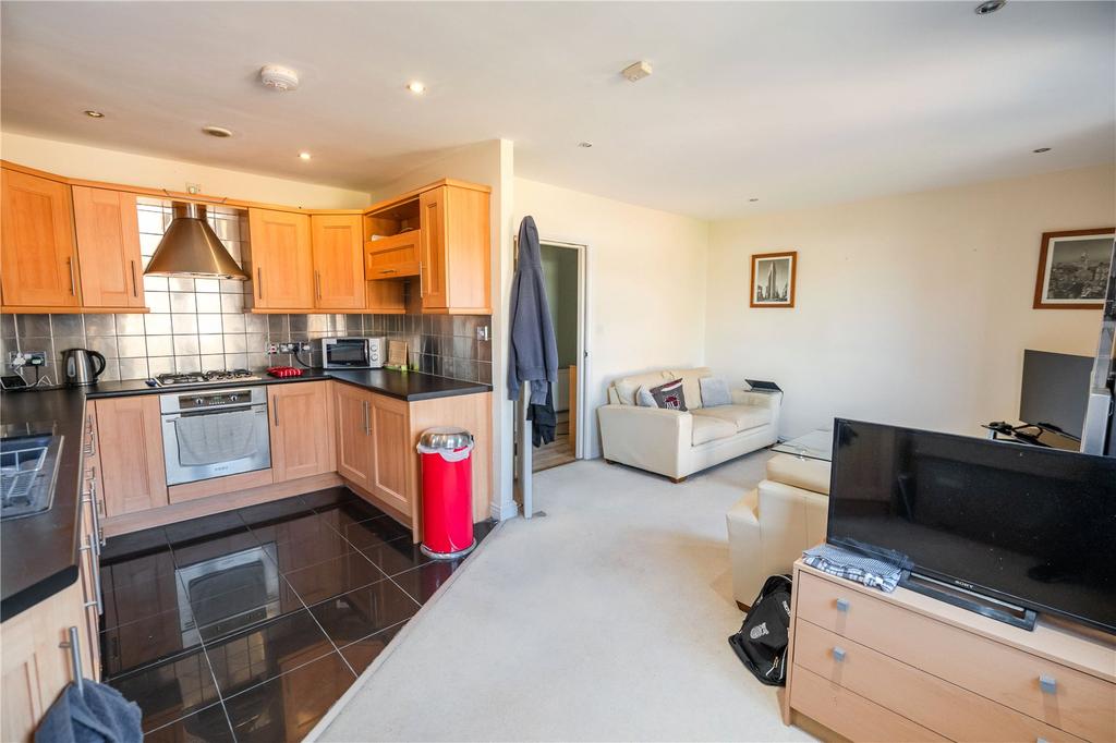 Living/Kitchen (3)