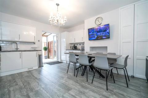 2 bedroom maisonette for sale, Leslie Road, London, N2