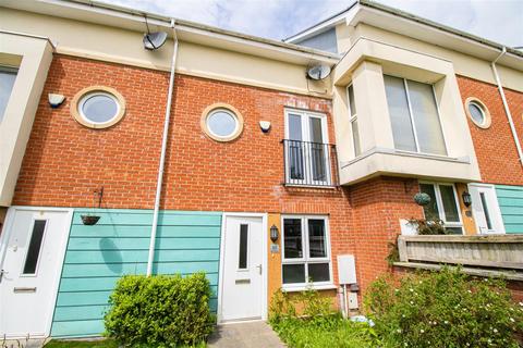undefined, 3-Bed Townhouse to Let on Ashton Bank Way, Preston