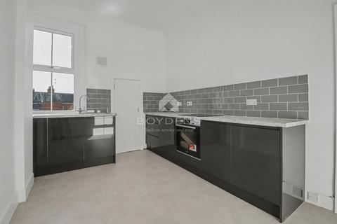 2 bedroom flat to rent, Connaught Avenue, Frinton-On-Sea CO13