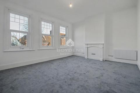 2 bedroom flat to rent, Connaught Avenue, Frinton-On-Sea CO13