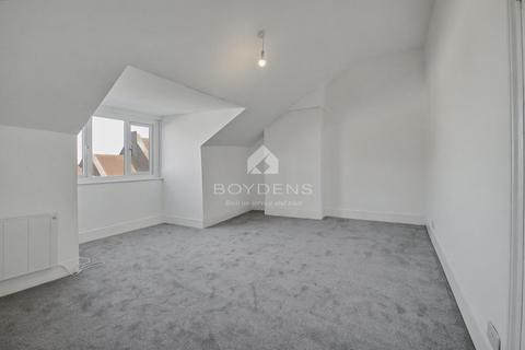 2 bedroom flat to rent, Connaught Avenue, Frinton-On-Sea CO13