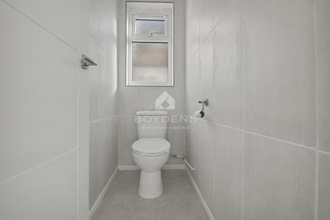 2 bedroom flat to rent, Connaught Avenue, Frinton-On-Sea CO13
