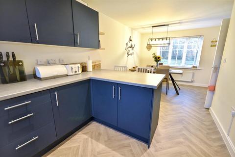 5 bedroom detached house for sale, Hughes Drive, Stone