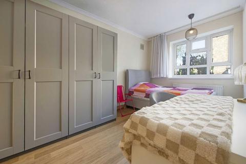 undefined, Queen Elizabeths Walk, London N16