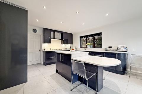 5 bedroom detached house for sale, Groesfaen, Pontyclun CF72