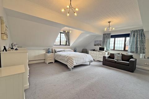 5 bedroom detached house for sale, Groesfaen, Pontyclun CF72