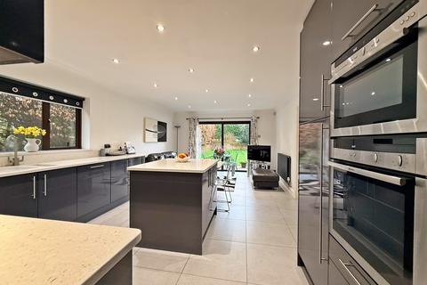 5 bedroom detached house for sale, Groesfaen, Pontyclun CF72