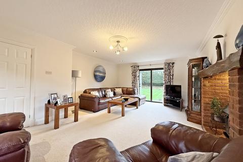 5 bedroom detached house for sale, Groesfaen, Pontyclun CF72