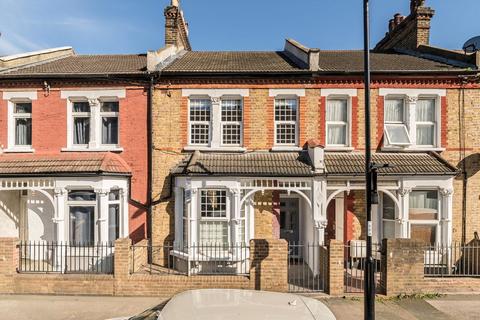 3 bedroom detached house to rent, Doggett Road, London SE6
