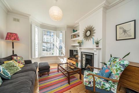 3 bedroom detached house to rent, Doggett Road, London SE6