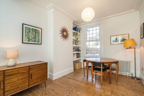 3 bedroom detached house to rent, Doggett Road, London SE6