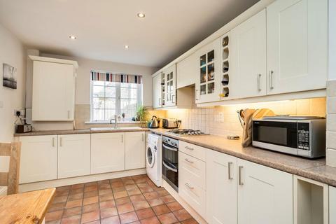 3 bedroom detached house to rent, Doggett Road, London SE6