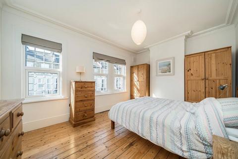 3 bedroom detached house to rent, Doggett Road, London SE6