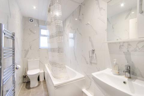 2 bedroom flat to rent, Rosemont Road, Acton, London, W3