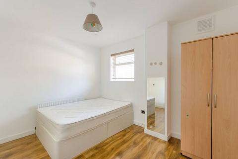 2 bedroom flat to rent, Rosemont Road, Acton, London, W3