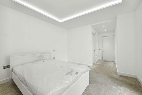 3 bedroom flat for sale, Lillie Road, London SW6