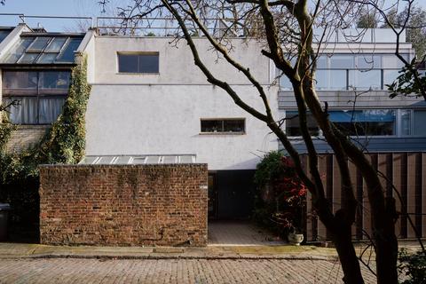 undefined, Murray Mews VII, London NW1