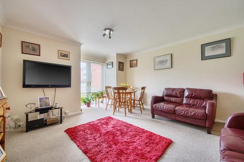 2 bedroom flat for sale, Frensham Lane, Hampshire GU35