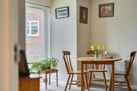 2 bedroom flat for sale, Frensham Lane, Hampshire GU35
