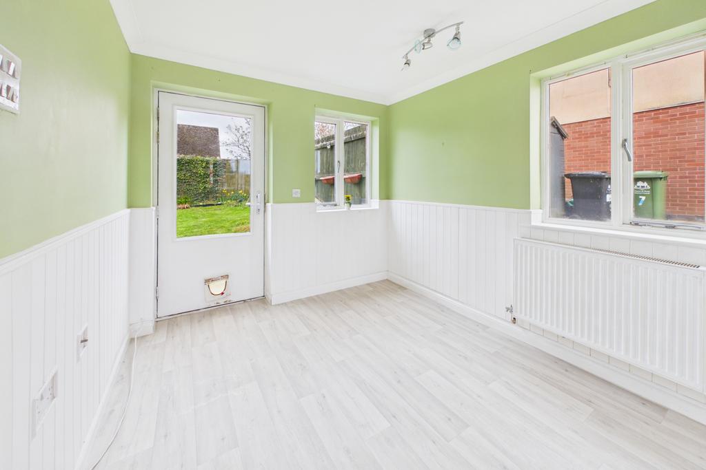 Kitchen / Dining Area