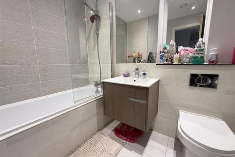 3 bedroom apartment for sale, The Hallmark, Cheetham Hill Road, Manchester