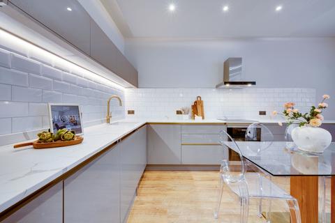 3 bedroom apartment for sale, Eardley Crescent, SW5