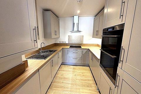 2 bedroom flat to rent, Eastbourne BN22