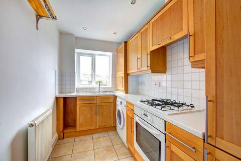 2 bedroom flat to rent, Hartfield Road, London SW19