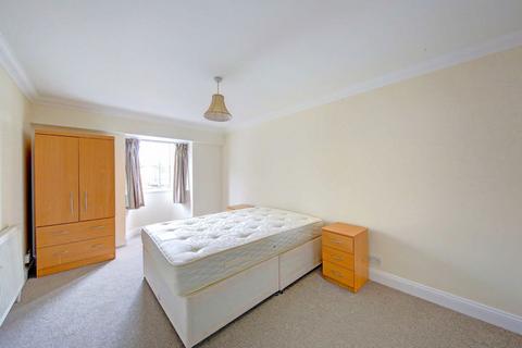 2 bedroom flat to rent, Hartfield Road, London SW19