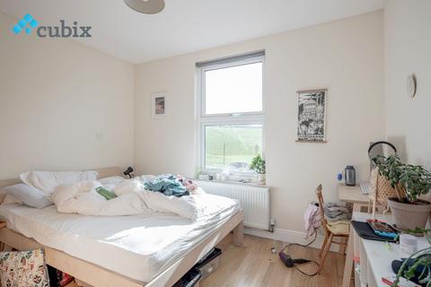 2 bedroom flat to rent, Cheltenham Road, London SE15
