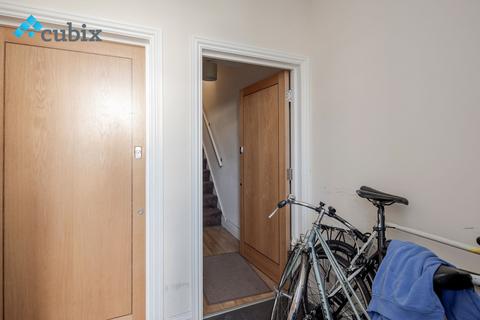 2 bedroom flat to rent, Cheltenham Road, London SE15