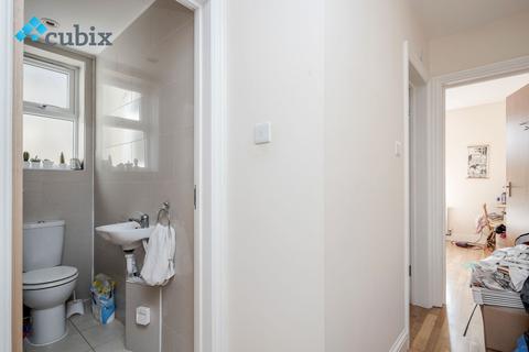 2 bedroom flat to rent, Cheltenham Road, London SE15