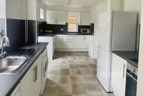 5 bedroom semi-detached house to rent, Stuart Crescent, Winchester, SO22