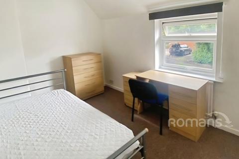 5 bedroom semi-detached house to rent, Stuart Crescent, Winchester, SO22