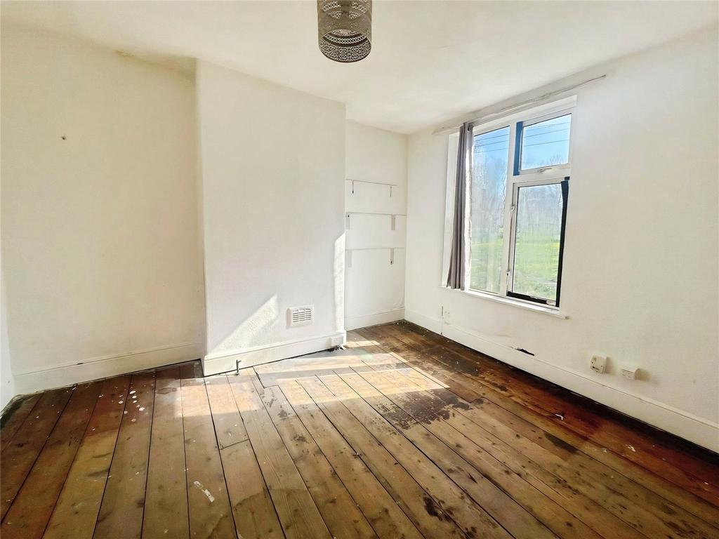 Bedroom 1 (Front)