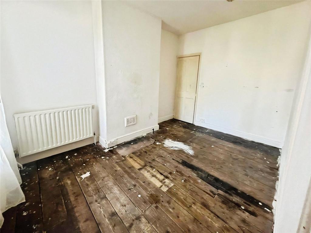 Bedroom 3 (Middle)