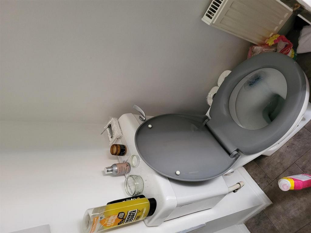 Bathroom 1.jpg
